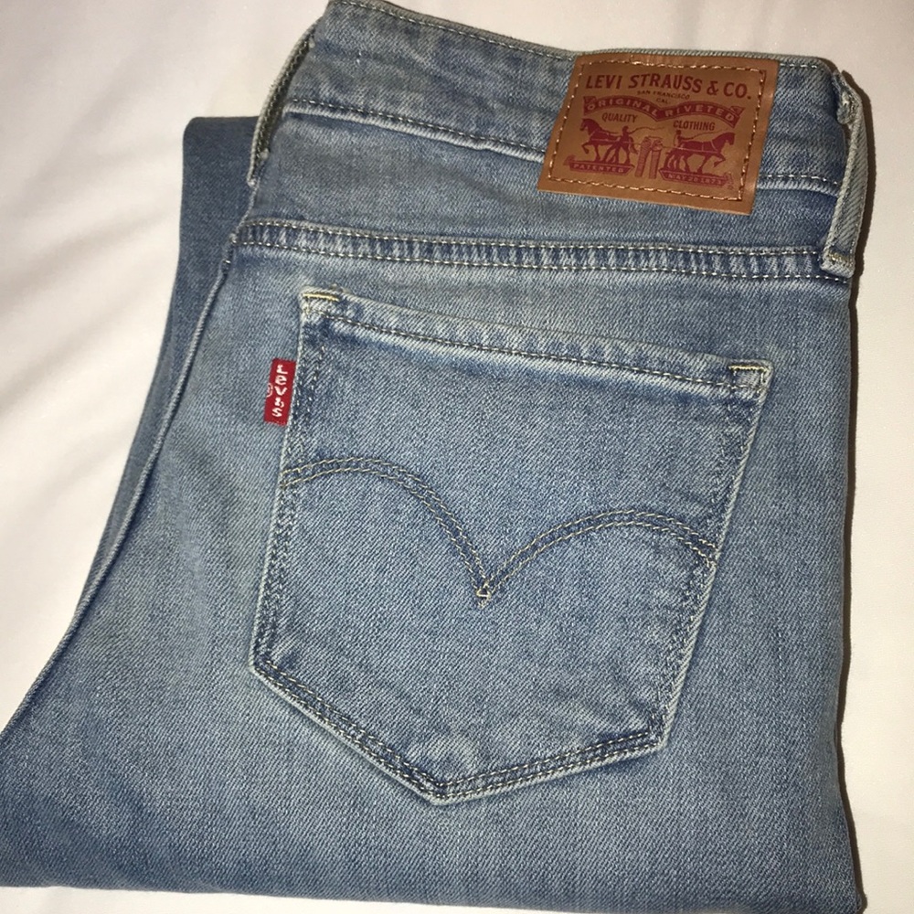 Light wash Levi jeans 712